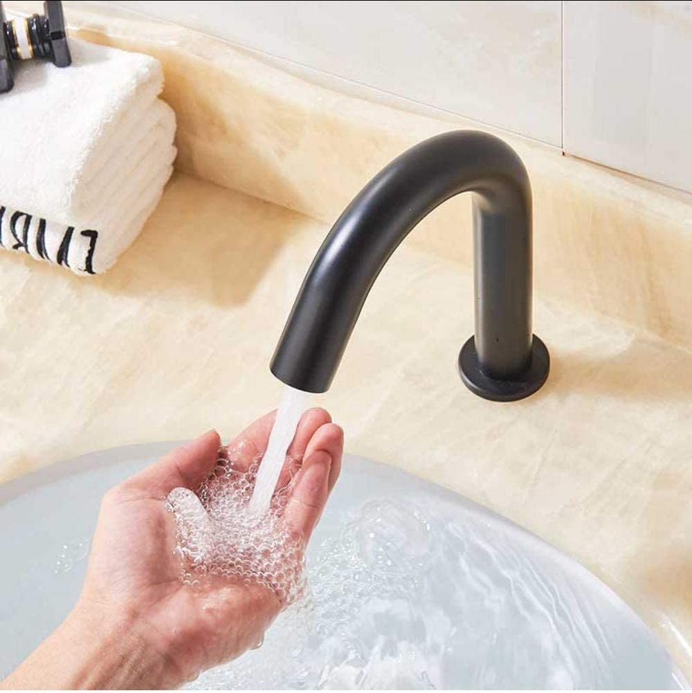 התקנת ברזים וחיבורי מים