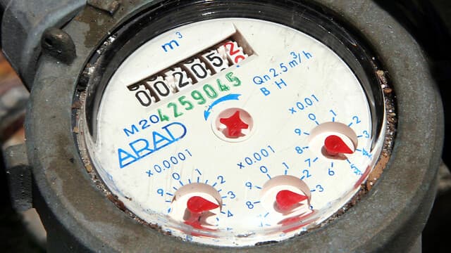 שעון מים שמסתובב גם כשכל הברזים סגורים