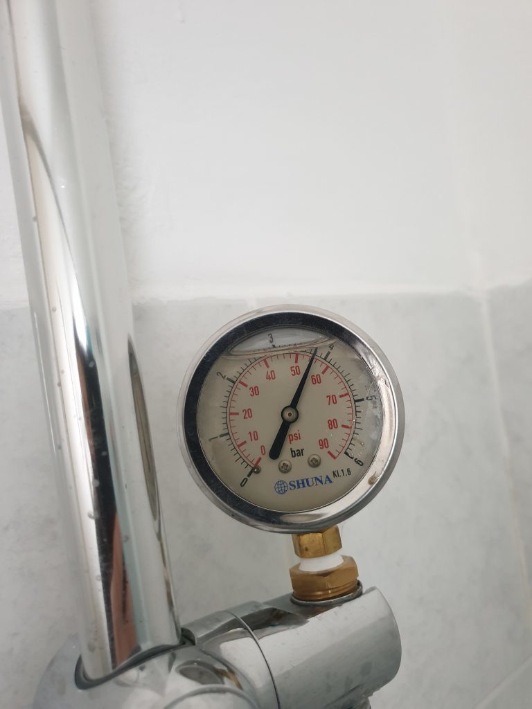 בדיקת לחץ מים